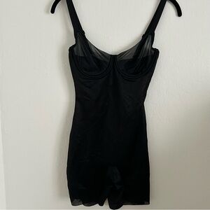 Skims No Show Unlined Demi Mid Thigh Bodysuit in Onyx size Small